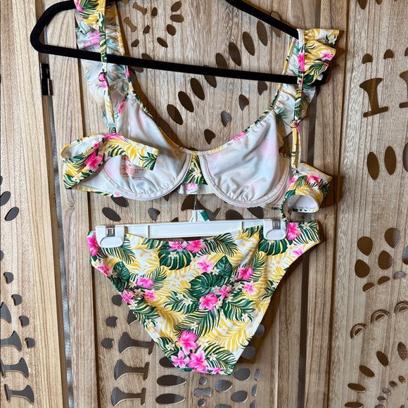Tropical Print Ruffle Bikini Set - Picture 6 of 6